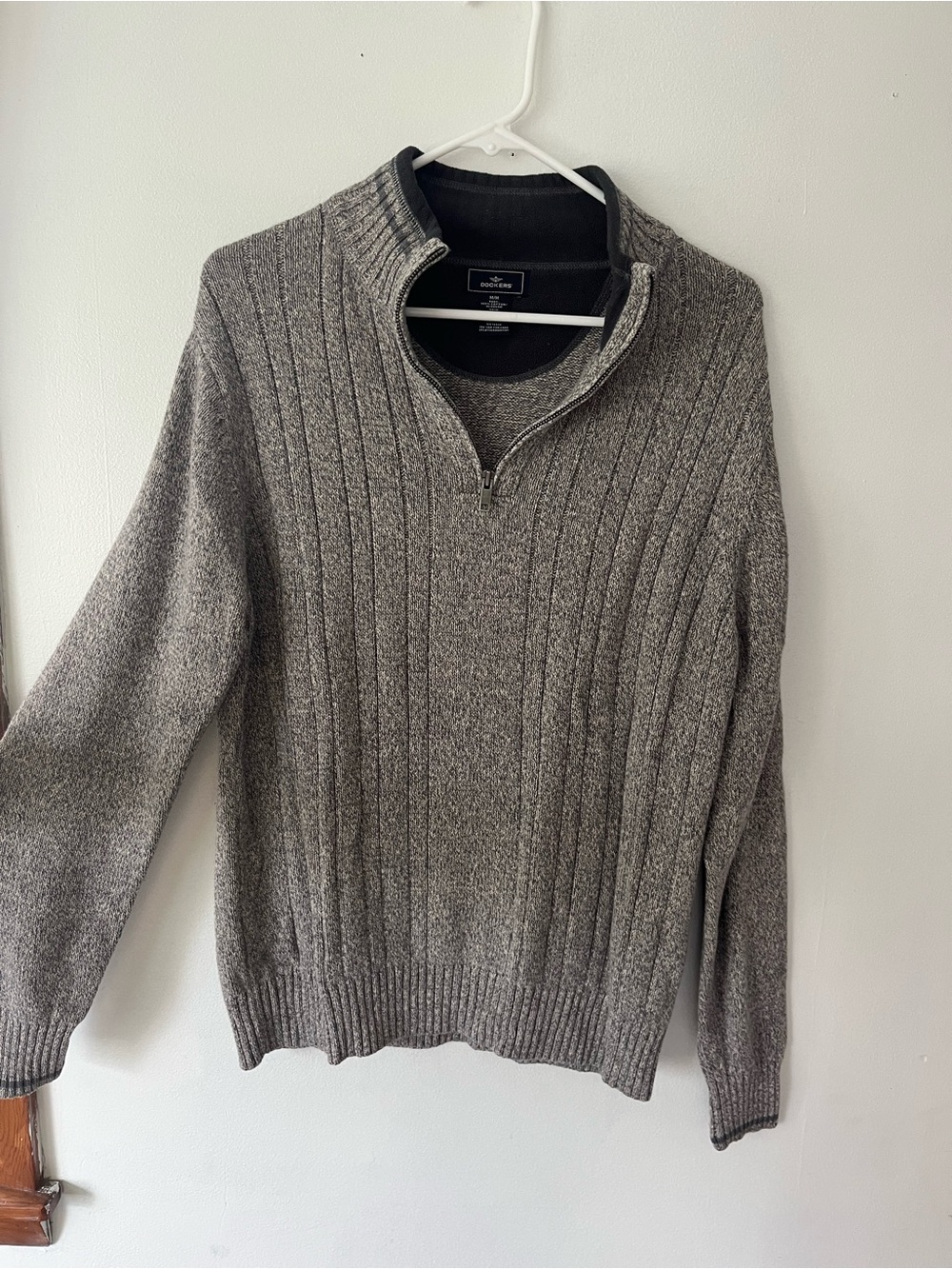 Dockers grey knit 1/4 zip mens sweater size medium